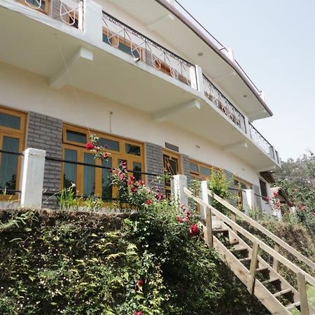Om Mountain Resort Mukteshwar Kültér fotó